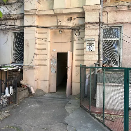 на еврейской *