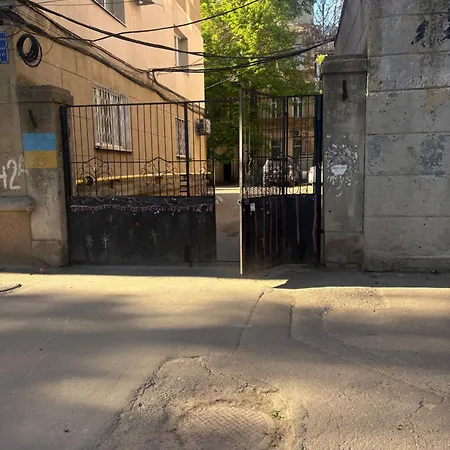 на еврейской *
